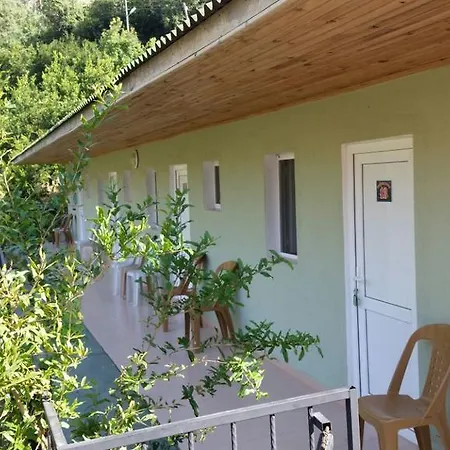 Bed & Breakfast George House Faralya