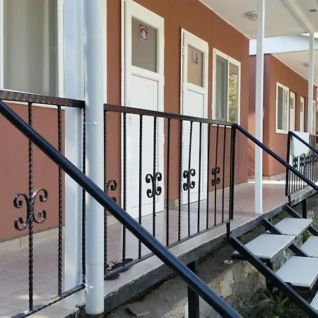 George House * Faralya